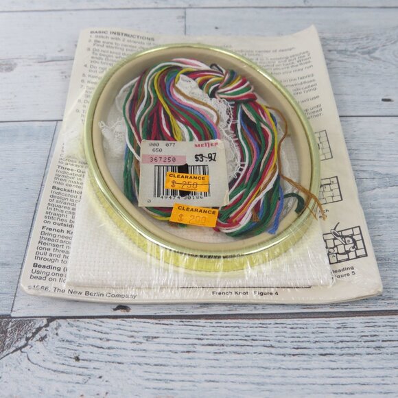 Vtg The New Berlin Co. Counted Cross Stitch Kit Christmas Santa Embroidery 30186 - Picture 8 of 11